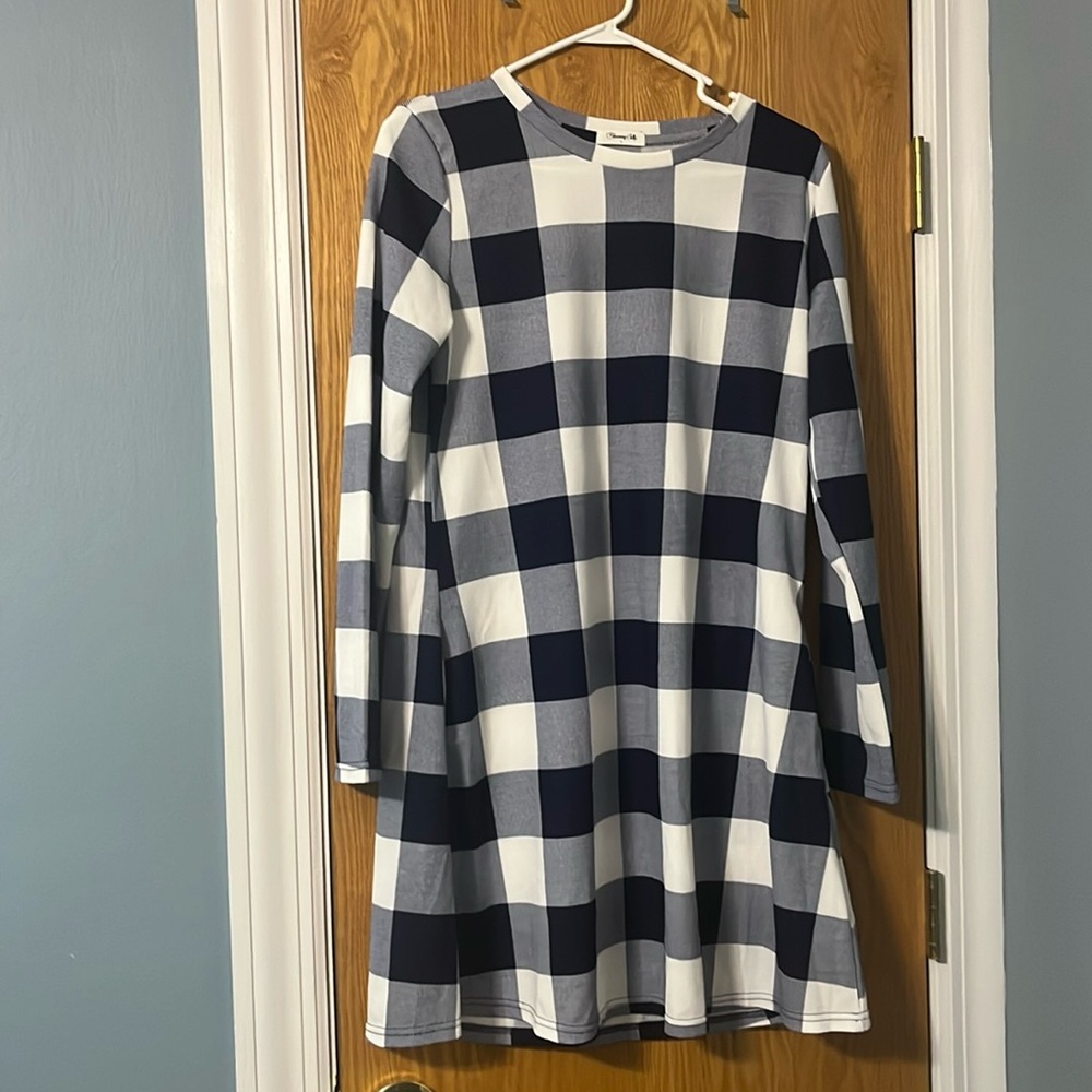 Blue and white long sleeve shirt dress. Perfect for warm spring and fall!